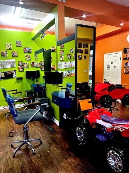 Kids’ salon chairs